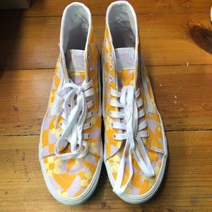 SK8-HI TAPERED STACKFORM with Floral super cute design.